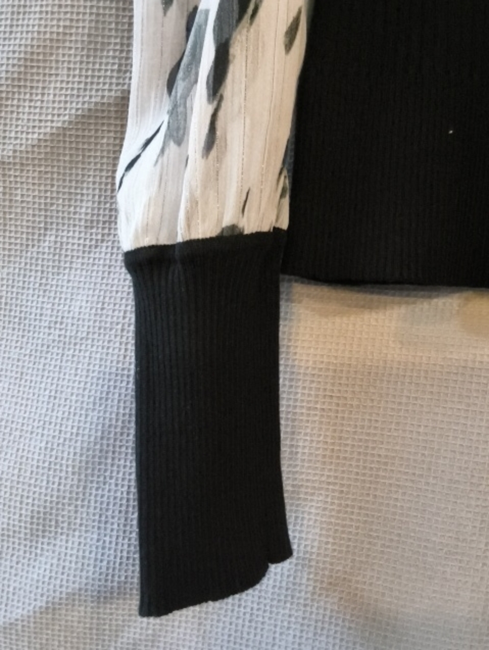 BlackRibbedV-NeckSheerFloralPuffSleevesEleganTChic,ShimmerDKNY S - Picture 4 of 6